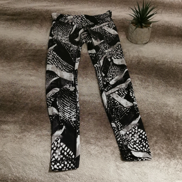 Lululemon Static White Multi Wunder Under Pants - Picture 4 of 4